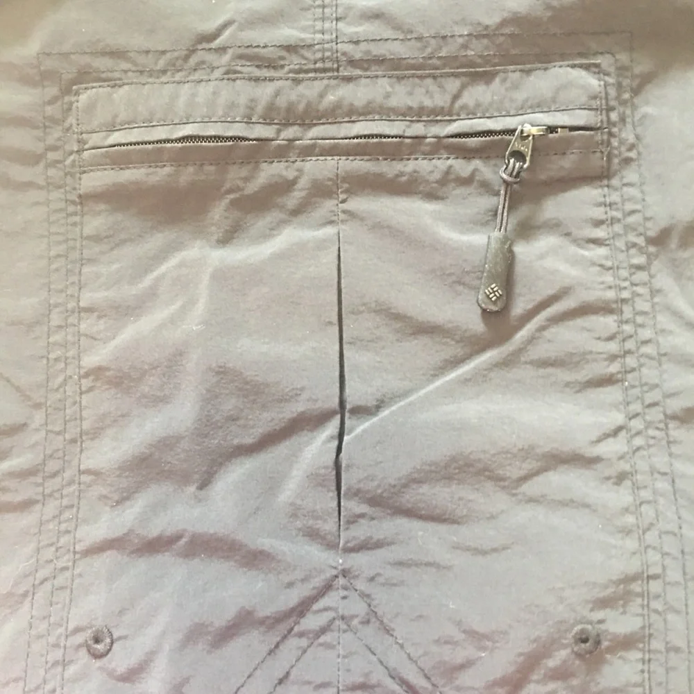 Men’s Columbia black swim trunks sz XXL. Net lined, zipper & Velcro pockets.